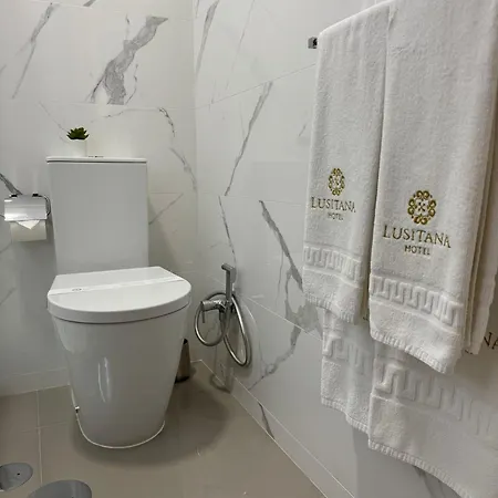 Lusitana Hotel *
